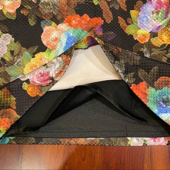 Flower Explosion Skirt by Caméléon, Made in Canada, Mini Pencil Style, Floral - Picture 2 of 10